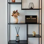 Essence - Bath & Sunset Apartment
