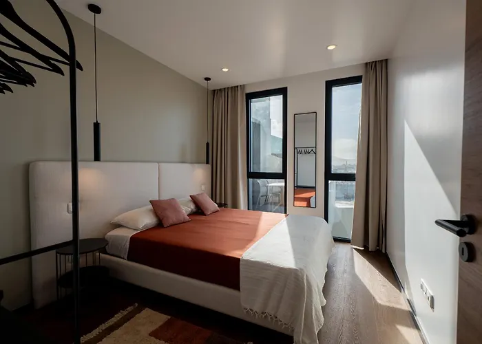 Essence - Bath & Sunset *